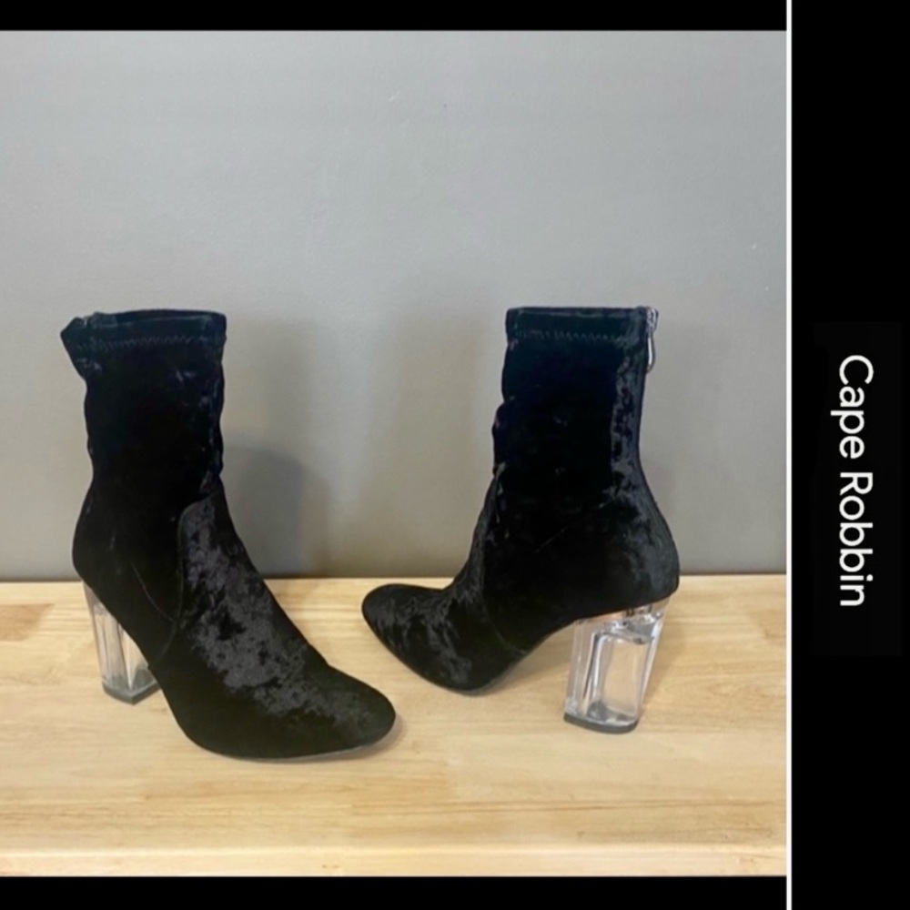 🔻SALE🔻CAPE ROBBIN🔹EXCELLENT CONDITION